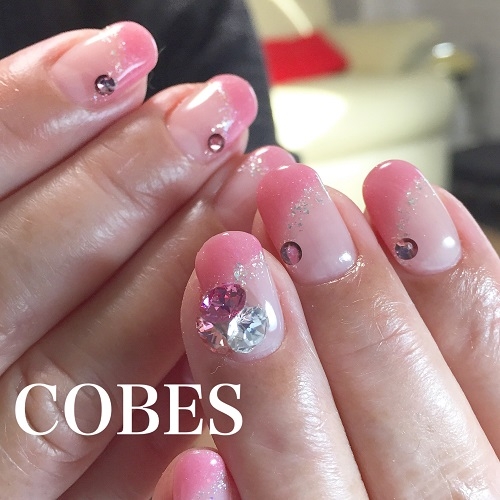 キュートなピンクのななめフレンチ ジェルネイル Nail Salon Cobes