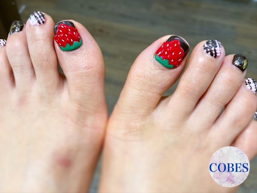 The苺チョコレートネイル ジェルネイル Nail Salon Cobes